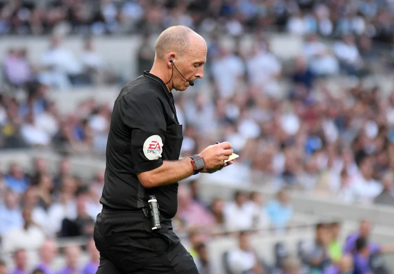 EPL: ‘There’s hardly a touch’ – Mike Dean on Everton’s penalty against Arsenal