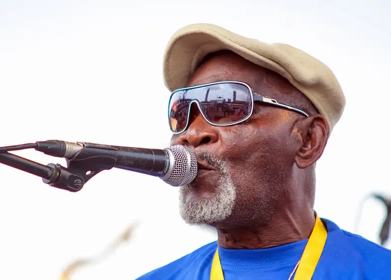 Biography & Net Worth Of Fatai Rolling Dollar