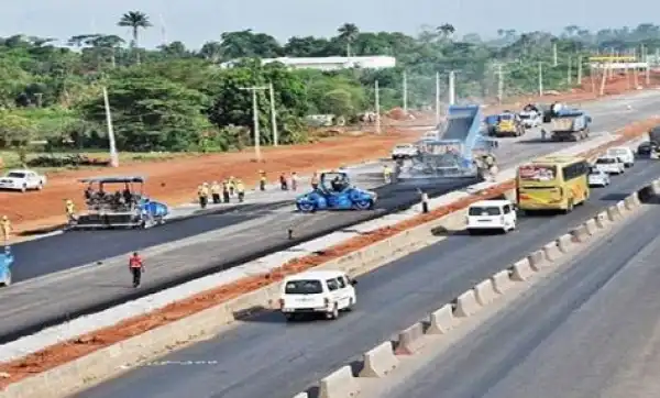 Six Perish As Bus Goes Up In Flames Near Kara Bridge In Lagos