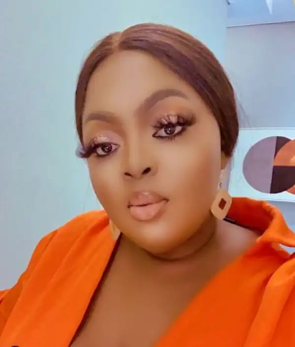 “This One Restrict Airflow” – Eniola Badmus Says as She Receives N10m From Kayanmata Seller