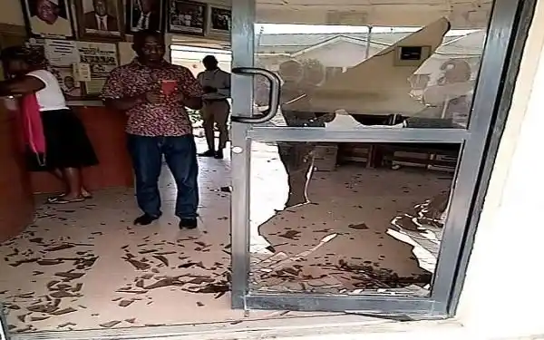 Gunmen attack Federal Medical Center Kogi; cart away vital documents (graphics)