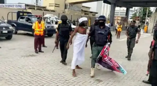 EndSARS: ‘Ifa Priest’ Arrested At Lekki Tollgate Protest (Photo)