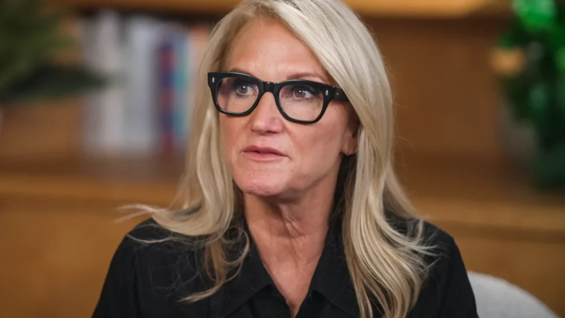 Biography & Career of Mel Robbins