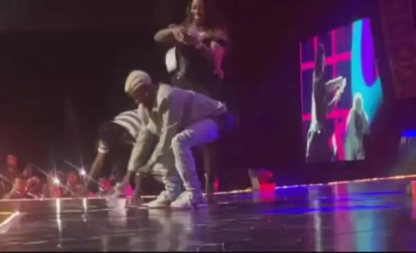 Tiwa Savage Sprays Money As Zazu Star Portable Performs On Stage (Video)