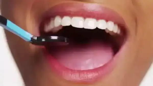 5 ways to naturally whiten your teeth at home