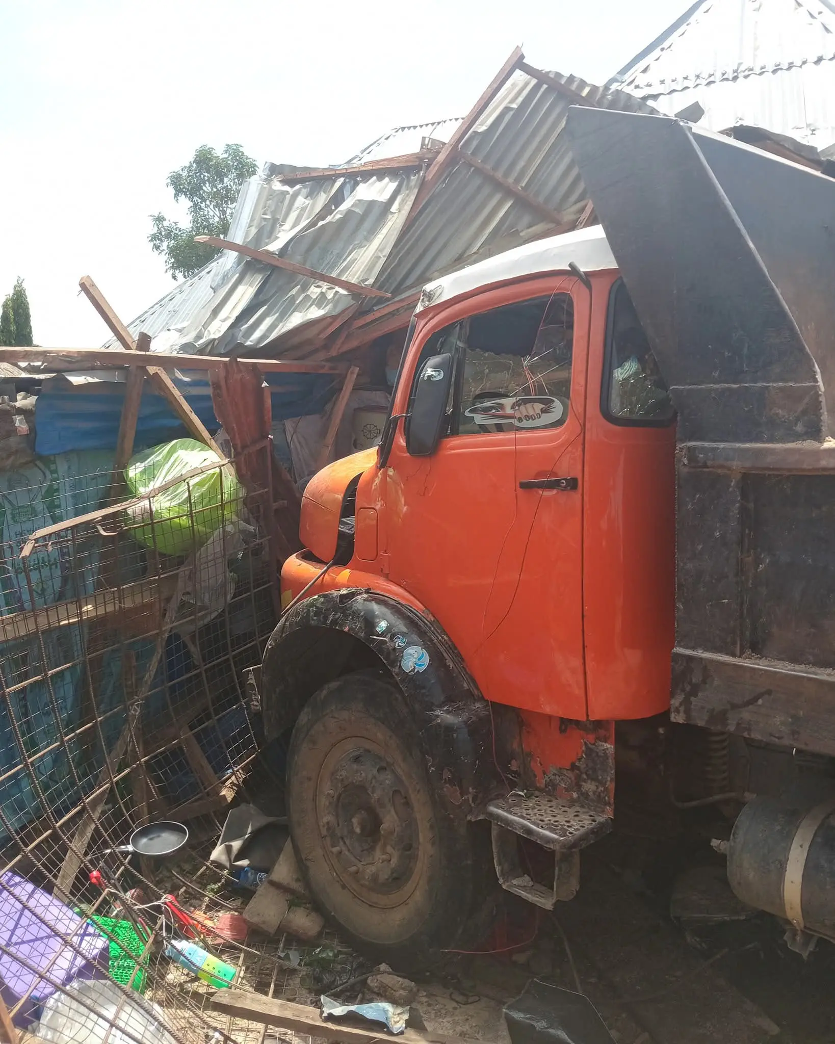 Many feared dead as tipper truck plunges into crowd in Jalingo market