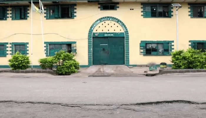 Nigerian Correctional Service arrests woman for allegedly smuggling drugs to inmate in Abuja