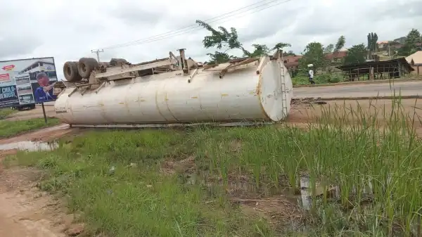 Another fuel tanker falls in Oyo, spills 60,000 litres of petrol