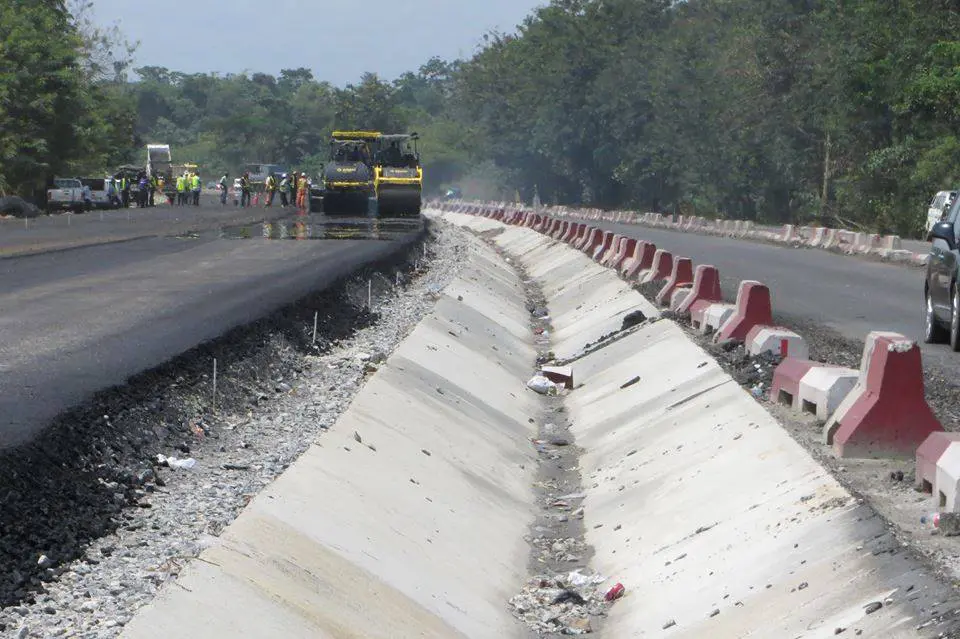 Youths, students block Benin-Lagos Expressway to protest economic hardship in Nigeria
