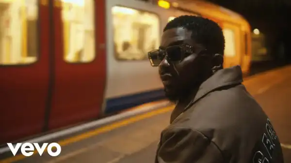 Skiibii - Moving Train (Video)