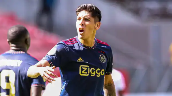 Edson Alvarez tells Ajax he wants to move after €50m Chelsea bid