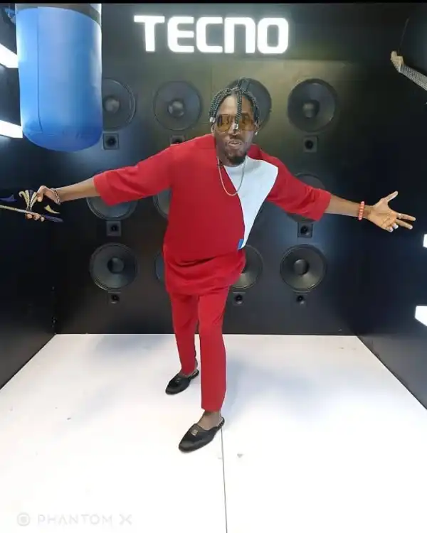 BBNaija: Tears Overflow As Jaypaul Surprises Saskay With Bouquet Of Flowers (Video)