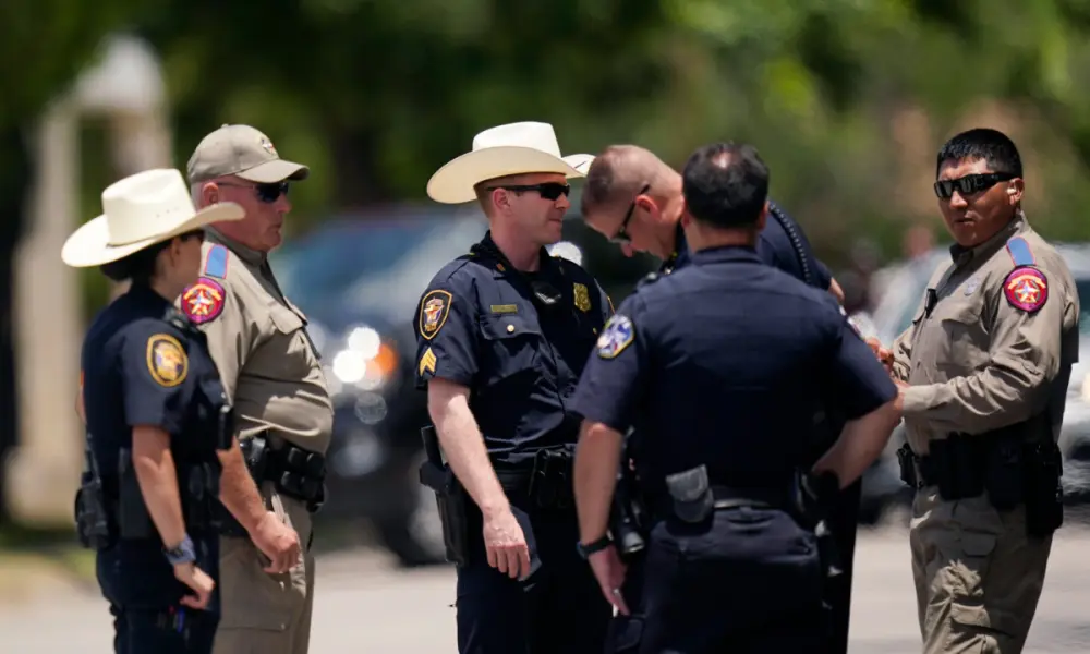 Texas police declare manhunt for murder suspect who removed ankle monitor