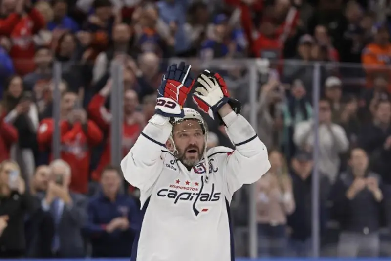 Ovechkin makes history, surpasses Gretzky’s all-time career goals record record