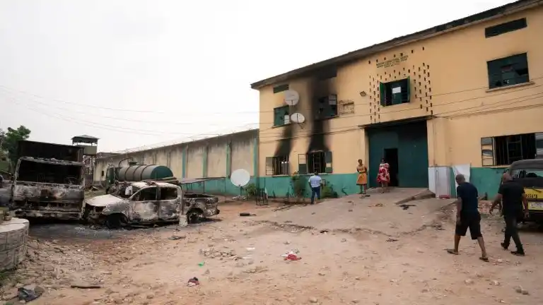 Imo jailbreak: 864 convicted murderers, rapists still on the run