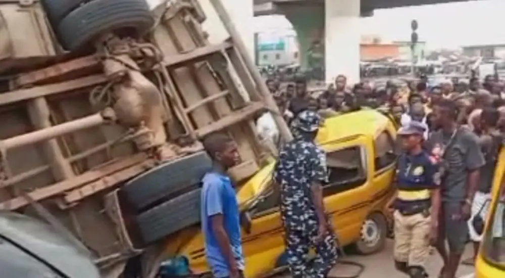Truck falls off Pen Cinema Bridge in Lagos, crushes two commercial buses