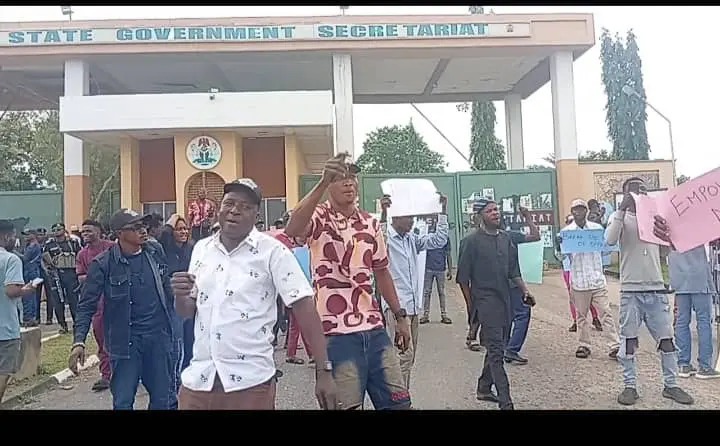 Osun youths protest alleged politicization of confab list