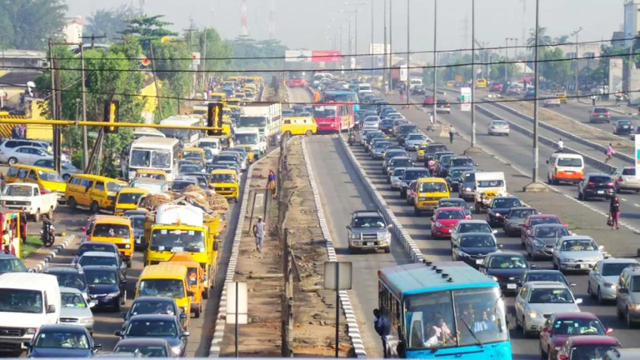 Gridlock: Commuters stuck for hours on Mokwa-Bida road