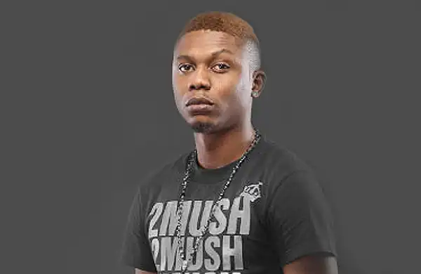 Video: How Rapper Reminisce Was Mobbed By Fans In Abule Egba Traffic By Fans