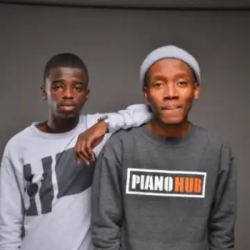 Nkulee 501 & Skroef28 – Valo ft. HouseXcape