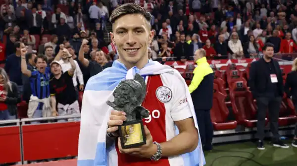 Man Utd complete signing of Lisandro Martinez