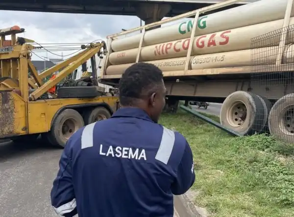 Hit-and-run victim injured in Ikorodu as truck rams median in Palmgrove
