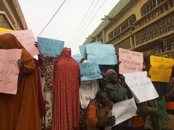 Drama As Angry Bakers Protest High Price Of Flour In Kano