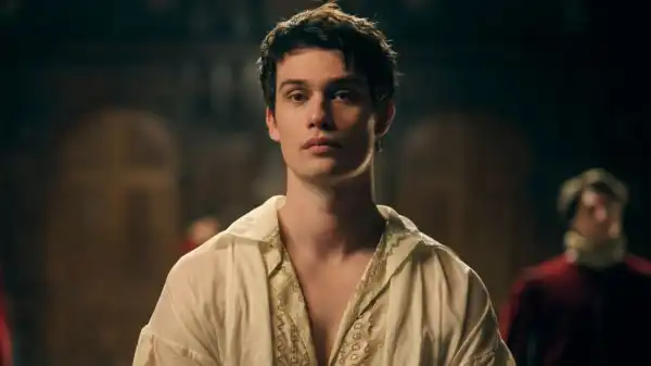 Nicholas Galitzine & Bill Skarsgård Lead Netflix WWII Movie Mosquito Bowl