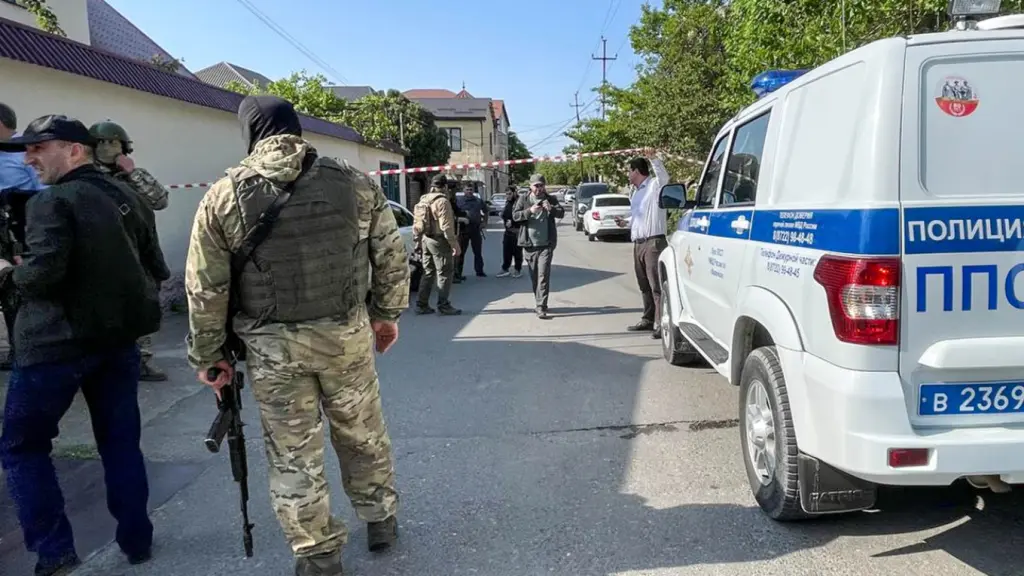 Gunmen kill three Russian police officers