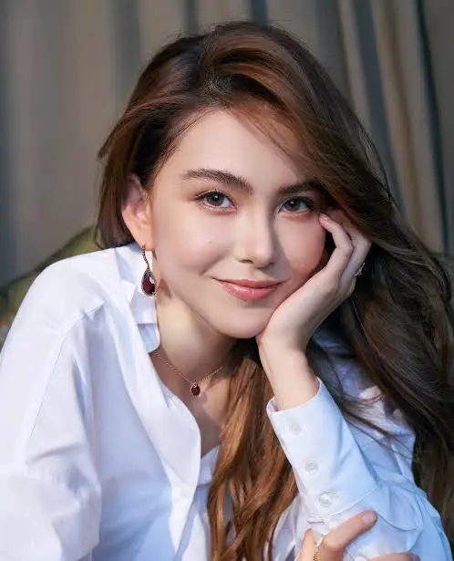 Biography & Career Of Hannah Quinlivan