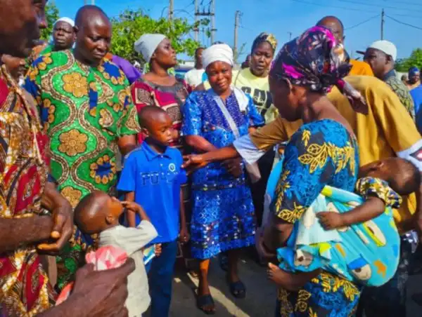 Tears as six slain traders in Owode Onirin Market clash laid to rest in Lagos