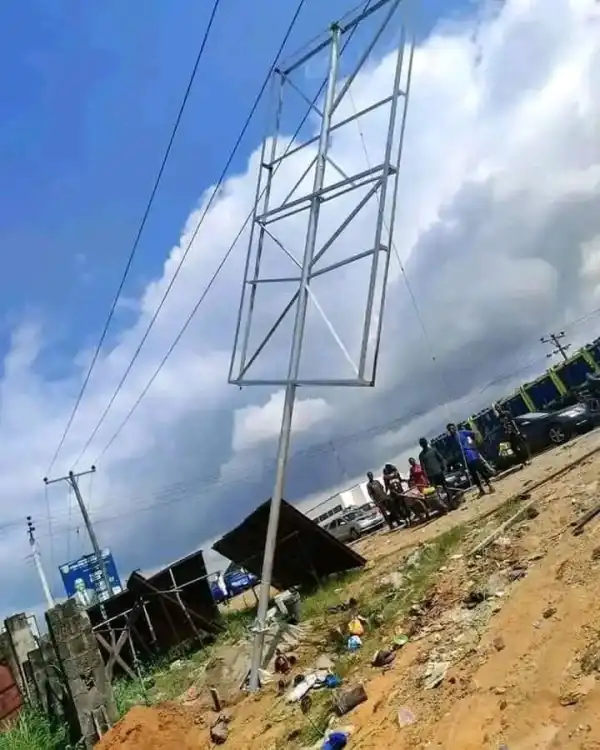 Five Persons Electrocuted And Four Others Injured While Erecting A Billboard In Rivers (Photos)