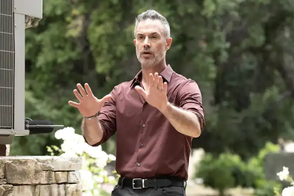 Freddie Prinze Jr. & Monica Potter Reunite in The Girl in the Pool Trailer