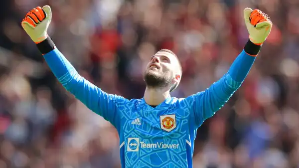 Erik ten Hag reacts to David de Gea winning Golden Glove award
