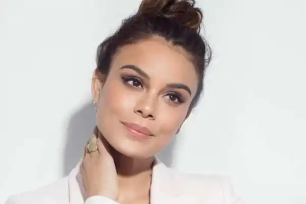 Career & Net Worth Of Nathalie Kelley