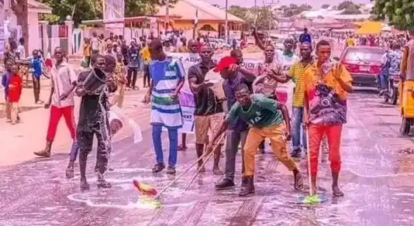 After Visit To Hometown, Angry Youths Wash Off Atiku’s Footsteps, Perform ‘crypt