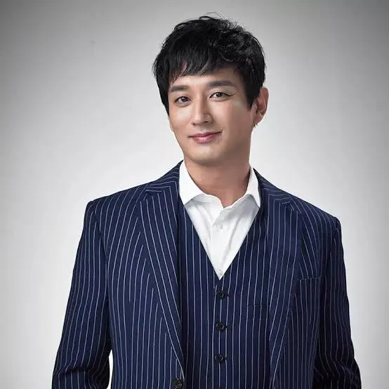 Biography & Career Of Lee Jae-hwang