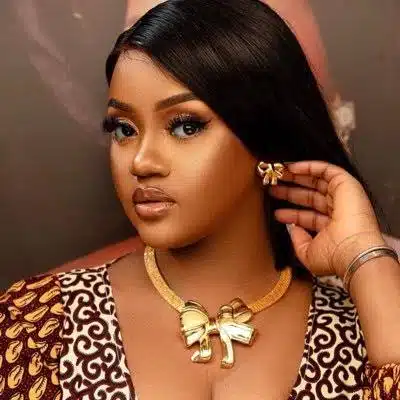 Woman gushes over beauty and height of Davido’s wife, Chioma