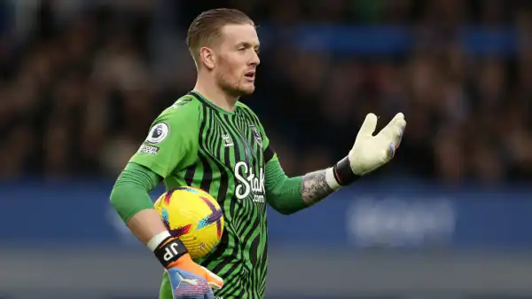 Jordan Pickford signs new Everton contract