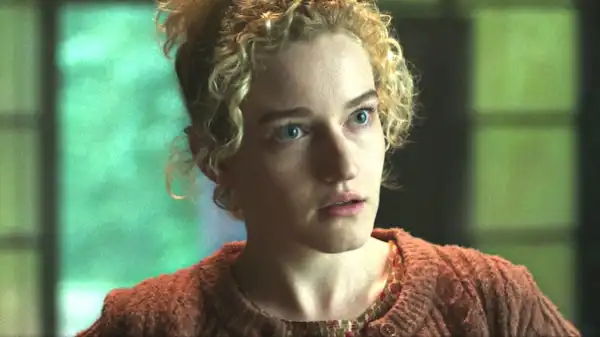 Fantastic Four’s Julia Garner on Playing Silver Surfer in First Steps