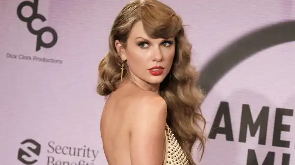 Taylor Swift to Make Directorial Debut Film With Searchlight Pictures