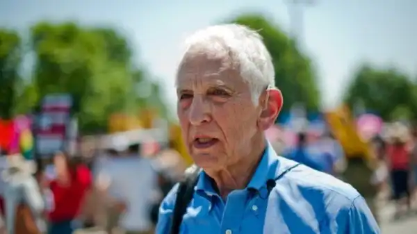 Pentagon Papers whistleblower Daniel Ellsberg dies at 92