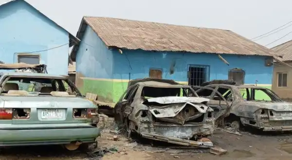 Angry Youths Seek Jungle Justice, Damage Police Post, Burn Vehicles To Demand Suspect Arrested For Killing Friend Over Phone Charger In Abuja