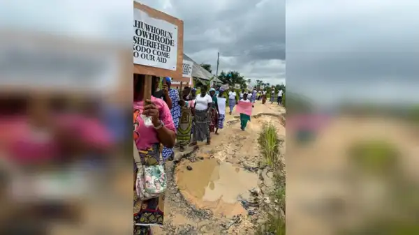 Women protest over deplorable road in Delta