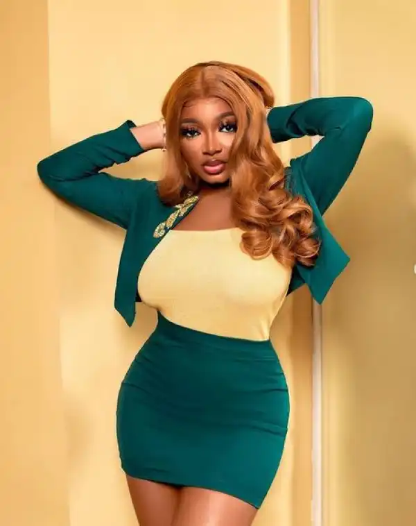 Papaya Ex Shows Off Stash Of Cash Garnered From Birthday Bash