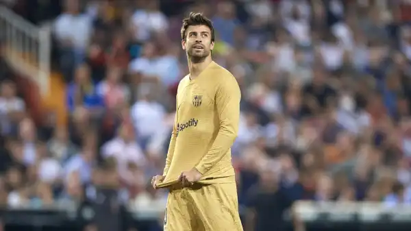 Gerard Pique announces Barcelona departure