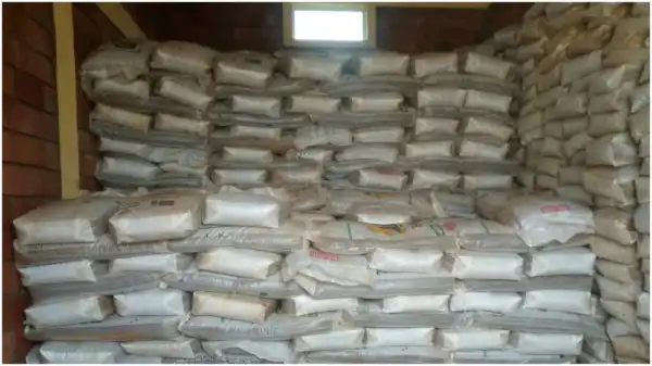 Niger East Senator, Musa distributes three truckloads of fertilizers to farmers