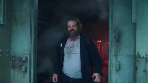 Black Widow Clip Reveals David Harbour Breaking Out of Prison