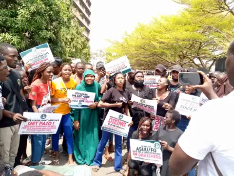 ASUU Strike: Blocking Roads During Protests Is A Crime - Fashola