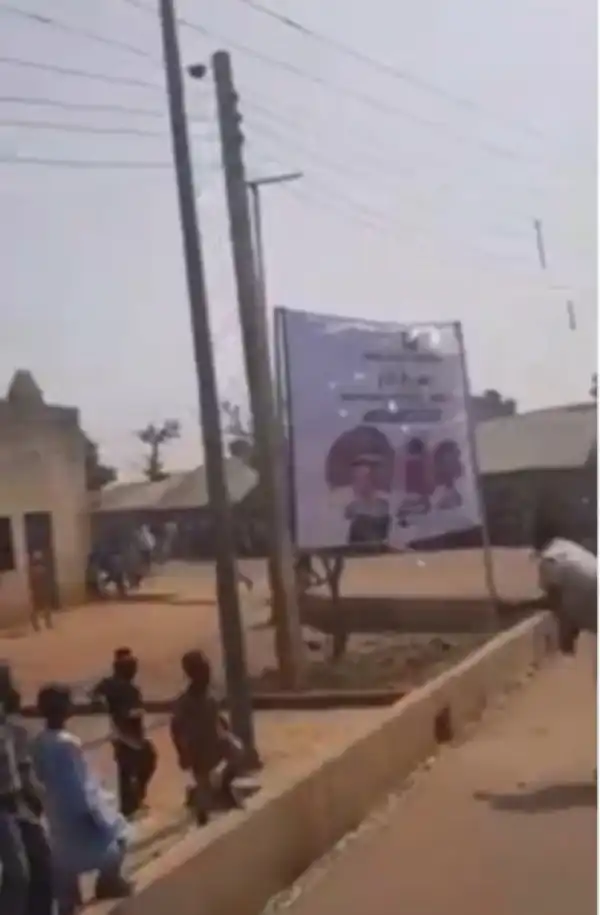 Kids Destroy And Burn Billboard With Photos Of Buhari And El-rufai In It (video)